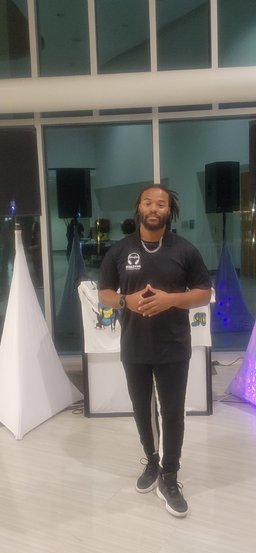 DeVeaux Entertainment LLC 